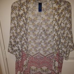 FRANCESCA'S floral kimono size small